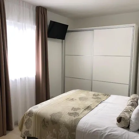 Seafront 2-bedroom Nika - *