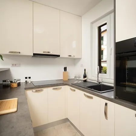 Seafront 2-bedroom Nika - * Rabac