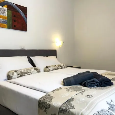 Seafront 2-bedroom Nika - Apartment Rabac