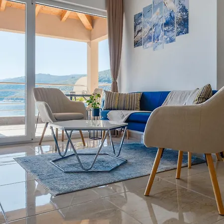 Seafront 2-bedroom Nika - *